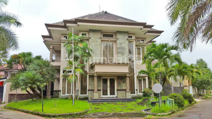 Luxury House at Seven Pine Hills, Hook Position. Luxury House at Seven Pine Hills, Hook Position.