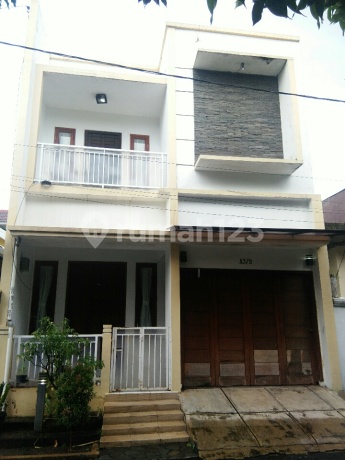 Rumah Cantik 3 Lantai Ada Rooftop Di Perumahan Villa Pertiwi Rumah Cantik 3 Lantai Ada Rooftop Di Perumahan Villa Pertiwi