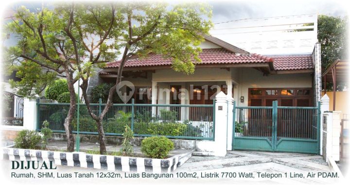 Rumah bekas Studio Foto di Raya Kutisari Indah, Surabaya Selatan