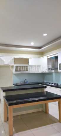 Rumah Golf Lake Residence