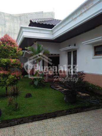 Rumah bagus, taman luas, di Kanguru, Semarang (Ls0184)