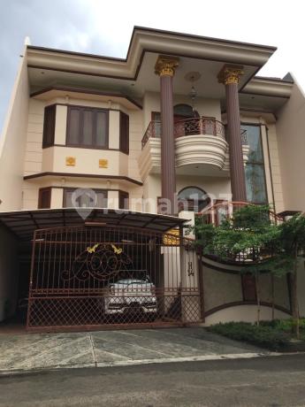 Rumah Jl Kenari Raya Bintaro Jaya Sektor 2, Jakarta selatan