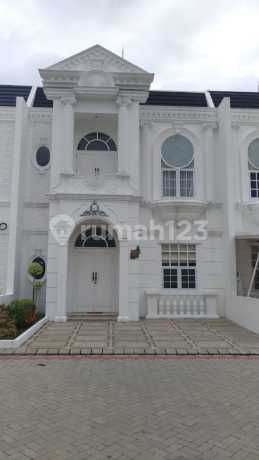 Komplek eksklusif Cemara Suites desain Eropa dekat Arengka 1