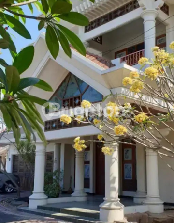 Rumah megah di Trosobo Utama