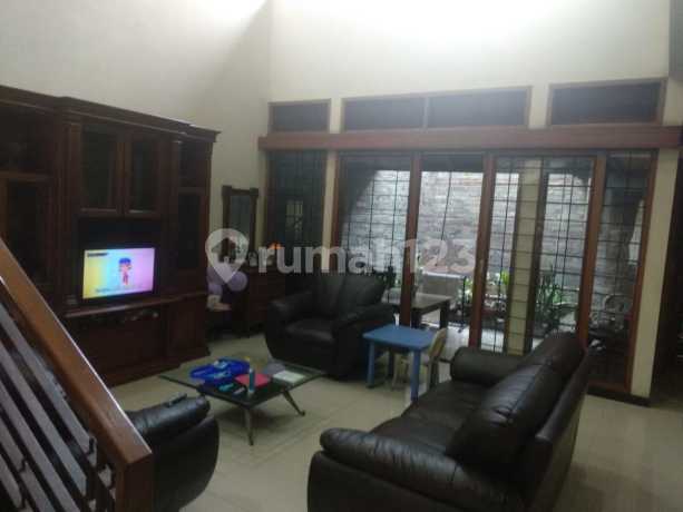 Ready-to-Occupy Nice House in Istana Regency 2 near Husein Airport and Pasteur Toll Road. Ready-to-Occupy Nice House in Istana Regency 2 near Husein Airport and Pasteur Toll Road.