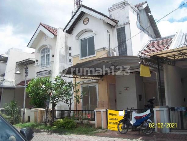 Rumah di Royal Park Kutisari, Terawat, Row Jalan depan Lebar + Paving, One Gate, Siap Huni