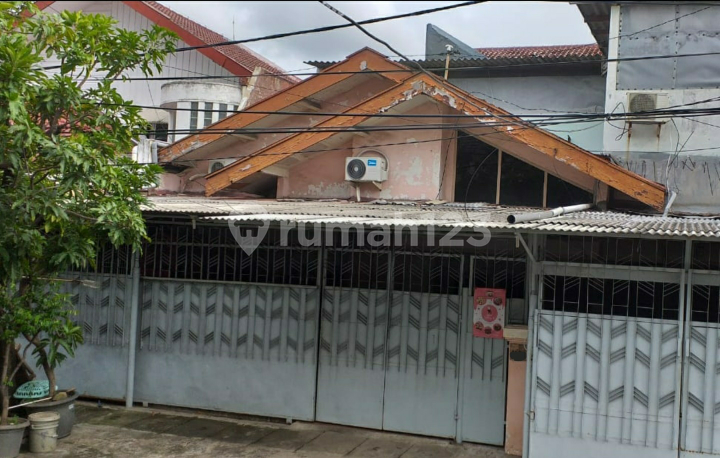 Rumah 1,5 lantai lokasi strategis Pondok Nirwana