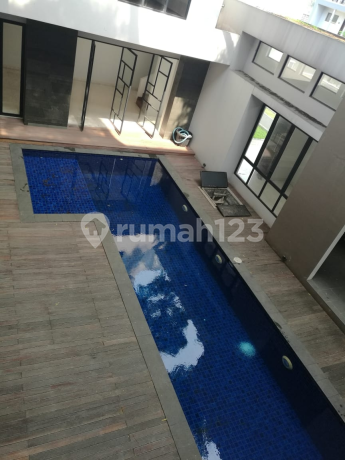 Dijual Rumah mewah + Pool di Golf Emerald Cove Gading Serpong
