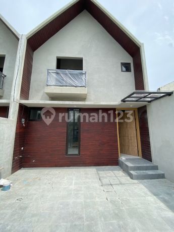 Rumah baru modern scandinavian 2lt Kutisari Indah