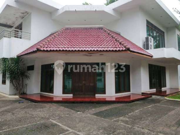 Rumah di Simprug Golf, Dalam Komplek Tertutup, Tanah Kotak, Dekat Senayan City Rumah di Simprug Golf, Dalam Komplek Tertutup, Tanah Kotak, Dekat Senayan City