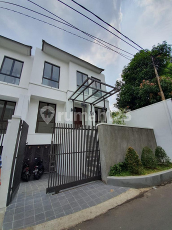 Townhouse Baru Daerah Permata Hijau 3 Lantai Semi Furnished