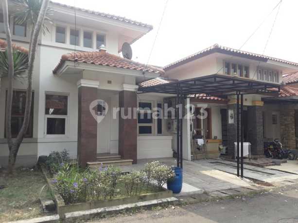 Rumah rapi siap huni di cluster Taman Parahyangan Lippo Karawaci Barat. Mau jual cepat