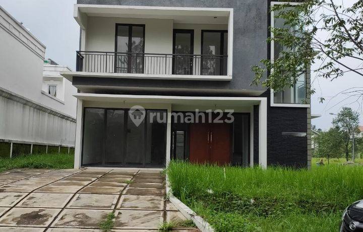 Rumah 2 Lantai Depan Taman Bagus Dengan Halaman Luas Sertifikat Hak Milik, Di Area Terdepan Dekat Pintu Tol Klaster Empire Park Sentul City Bogor 