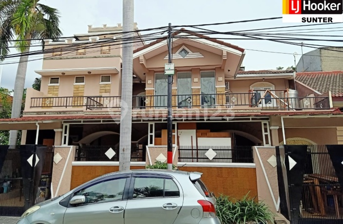 Rumah Hoek Gading Ayu