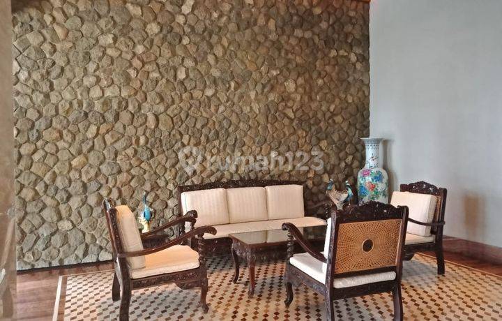 Rumah Mewah di Metro Kencana