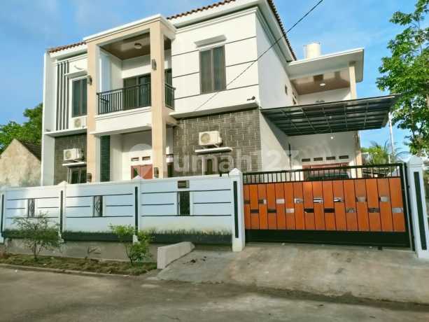 Rumah cantik di Telaga Kahuripan Parung Bogor