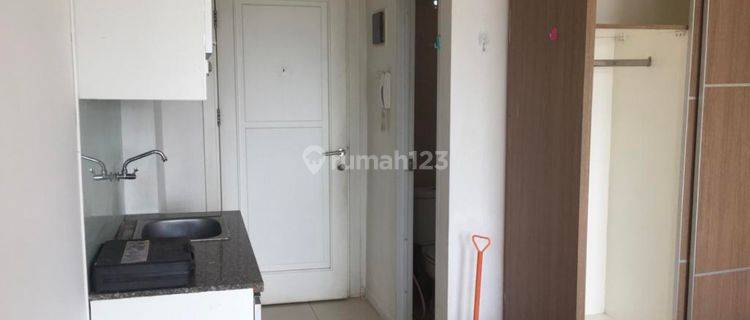 Apt str greenlake studio semi furnished bagus lt 11. 1