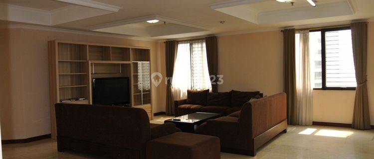 Spacious And Homey Apartment With Comfy 3 Bedrooms At Simprug Indah 1