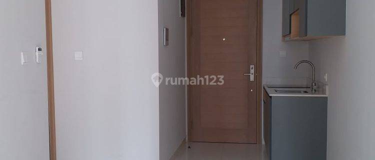 Harga BU, Taman Anggrek Residences, Suite 1BR Semi Furnished Lantai Sedang View Pool, Taman Anggrek, Jakarta Barat 1