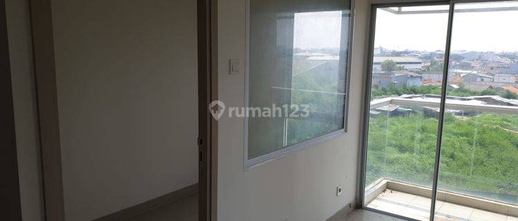 Apartemen Baru Hoek Siap Huni View Kolam Renang 1