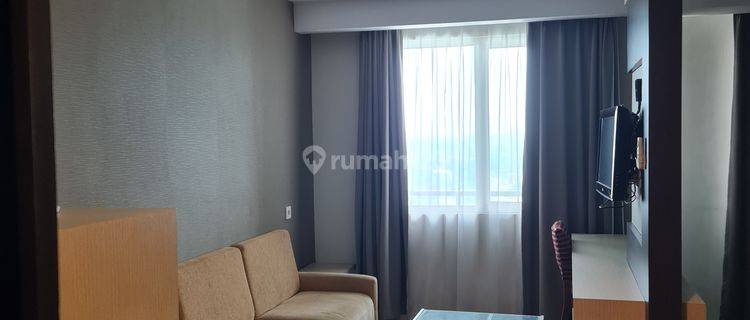 Apartemen solo paragon 1 kamar tidur dengan ruang keluarga 1