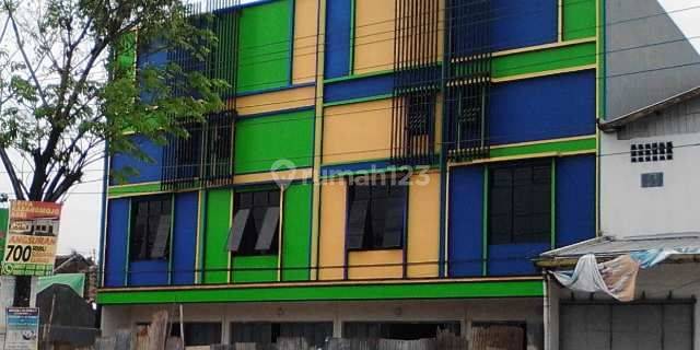 Seberang Palur Plaza 4 unit ,cocok untuk Bank , bisa gandeng , cocok untuk apotik 24jam 1