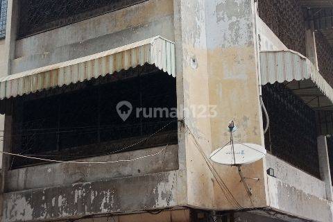 Ruko Gandeng 4 lantai HOEK LT 95 m2 seharga 3,1 M dibawah NJOP cocok untuk Gudang, Kantor, Usaha Spareparts 1