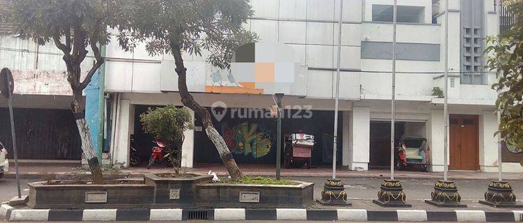 Gedung Pusat Bisnis Eks Bank 1