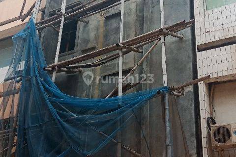 Kost 5 Lantai di Tepi Jalan Hayam Wuruk dengan Rencana 15 Kamar, Kondisi Bangunan 90% Jadi, Occupancy 100% Dekat Dengan Hayam Wuruk Plaza, Akses Jalan 3 Mobil 1