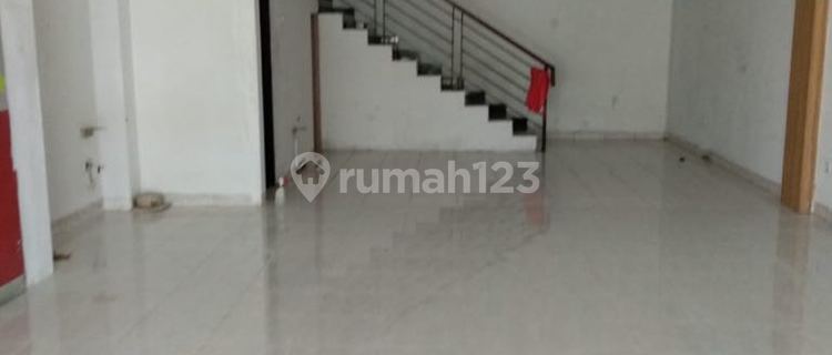 Shop house on Veteran Street, Asia Afrika Wing. 1