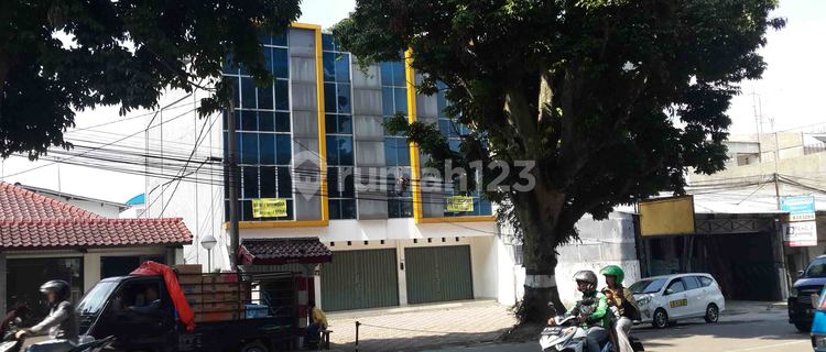 New 3-Story Shop House in a Busy Location on Jl. Siliwangi Bogor 1
