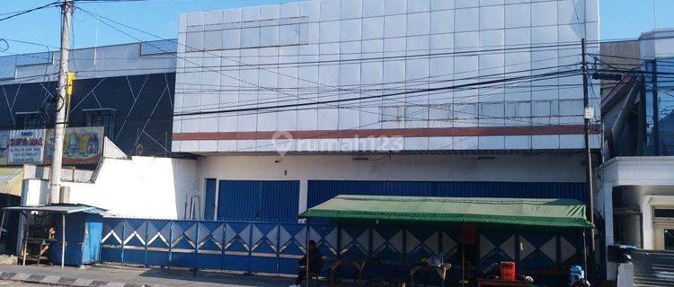 Dipasarkan  Ruang Usaha EX Showroom di Palur Akses Mudah Kawasan Bisnis 1