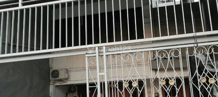 Ruko 3 Lantai Bagus, Lebar  & Murah, Taman Ratu Indah (hadap Barat), Rp.2.5 M (nego), Lb 224m2 Lt 110m2, L 6.5 X P 22m,  3 Kt, 3km, 1