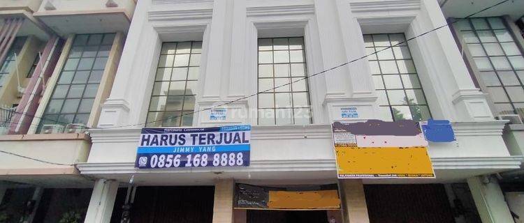 Ruko 3 Gandeng Perkantoran Redtop di Gambir, Jakarta Pusat 1