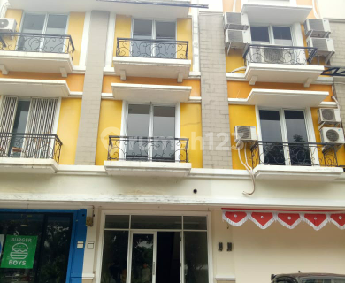 shop house in a busy & strategic area 1