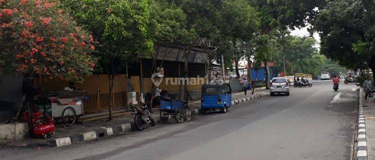 TEMPAT USAHA, PINGGIR JALAN RAYA 1