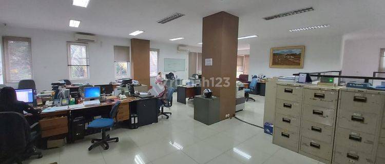 Gedung/kantor 3 lantai, di Lkr Duren Sawit, Siap pakai 1