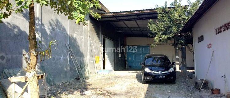 Gudang LB 960 m2 Parkiran 400 m2 Raya Desa Sempu Babat - Jombang 1