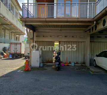 3-storey shop house at an affordable price, located near Paster Palace. 1