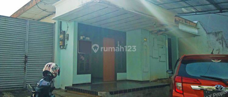 Gudang+Rumah Tinggal Siap Untuk Usaha Di Raya Bandulan,Ada 4KT+3KM...Lokasi Strategis, Lingkungan Aman Dan Nyaman..Harga Nego Pemilik 1