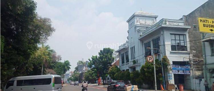 Gedung Kantor Tua di Kali Besar Tambora, Jakarta Barat 1