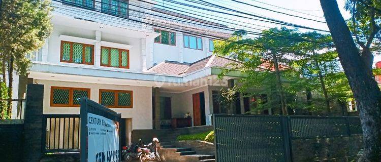 Murah Rumah Mewah 3,5 Lantai Lokasi Premium di Dago, Bandung 1