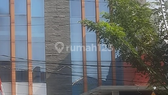 Ruko Siap Huni Cocok Untuk Usaha di Pusat Kota 1