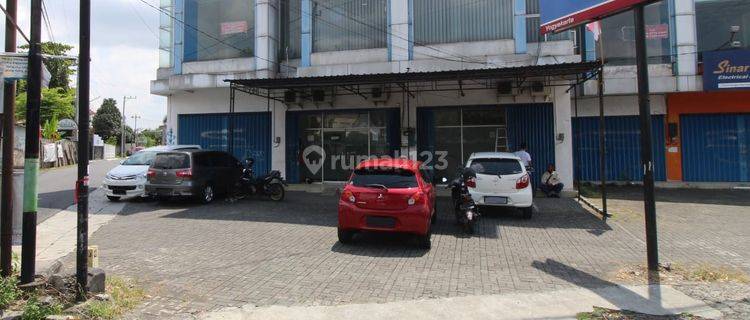 Ruko 3 Lantai Di Ring road utara dekat Pakuwon Mall 1