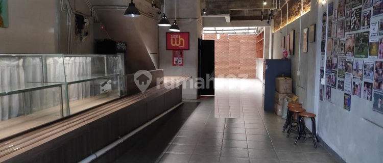 Shophouse Suitable for Restaurant or Cafe, Strategic Location in Kopo Mas. 1