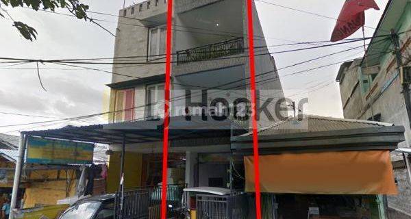 4-storey shophouse for sale. Strategic location near the airport and Jl. Raya Kuta 1