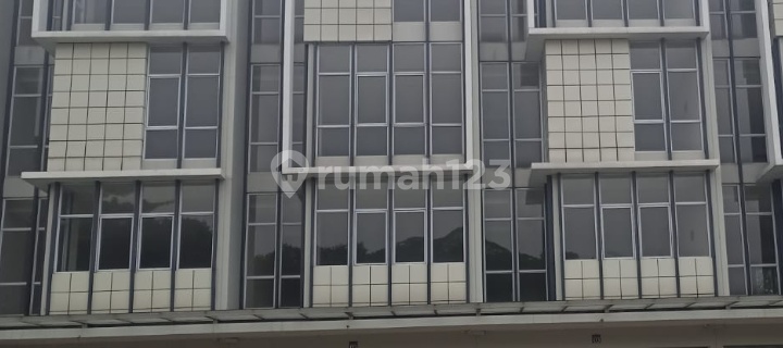 For Rent: New 4-story shop house ready for occupancy in Grand Wisata, Bekasi. 1