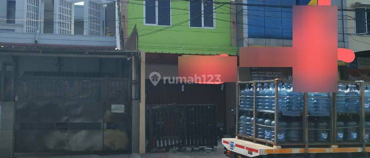 Disewakan Ruko 3 Lantai Letak Strategis Jakarta Timur 1