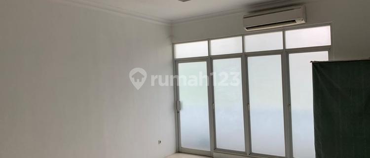 For Sale: Connected Shophouse in Taman Kebon Jeruk Intercon Complex, West Jakarta, Fully Air-Conditioned, 4th Floor, Open Space. 1