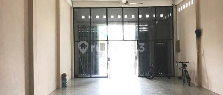 For Rent: 3-Story Shop House, Land Area 120 m2 (6x20), Building Area 360 m2, Jl Panglima Sudirman Gresik. 1